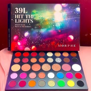 39L Hit The Light Eyeshadow Palette